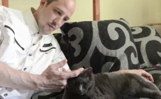 L’uomo che parla con i gatti